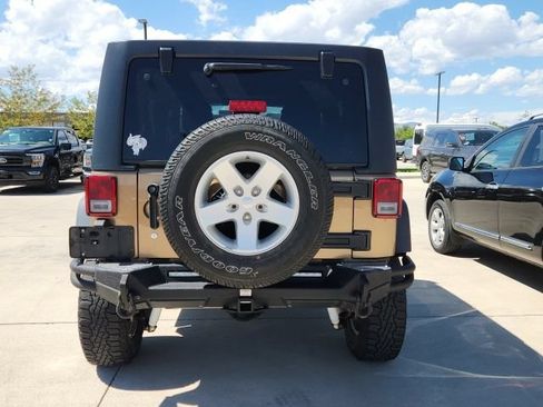 Used 2015 Jeep Wrangler Unlimited Sport w/ Quick Order Package 24S AWD/4WD image 3