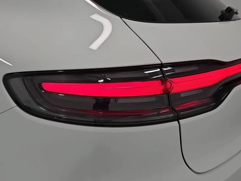 Used 2019 Porsche Macan AWD/4WD image 30