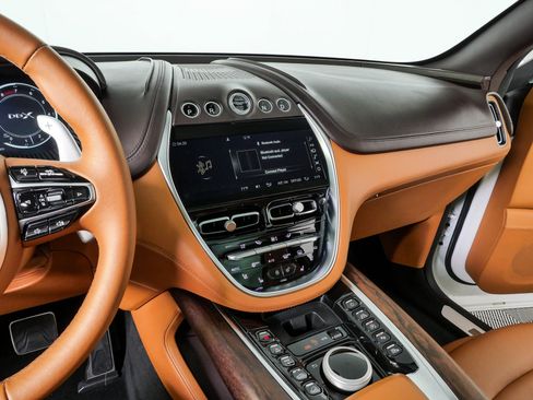 Used 2021 Aston Martin DBX AWD/4WD image 12