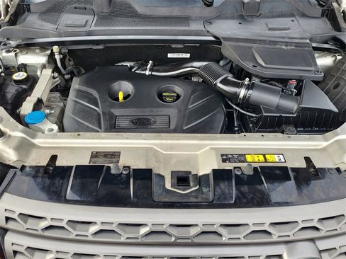 Used 2017 Land Rover Discovery Sport SE image 21