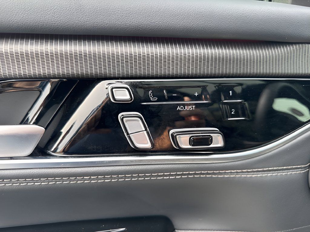 Used 2024 Jeep Grand Wagoneer Series II Obsidian w/ Quick Order Packagew 28T AWD/4WD image 10