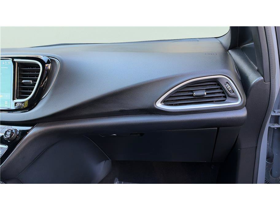 Used 2025 Chrysler Pacifica Select FWD image 31