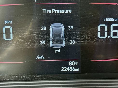 Used 2025 Hyundai Venue SEL FWD image 19