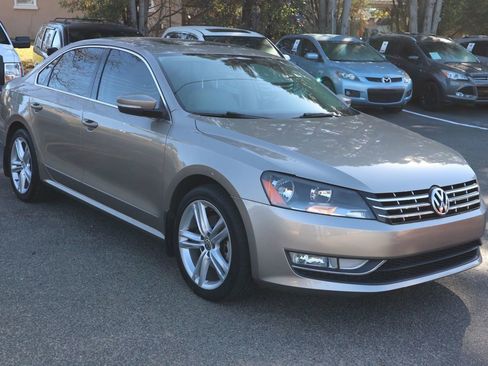 Used 2015 Volkswagen Passat TDI SEL Premium image 3
