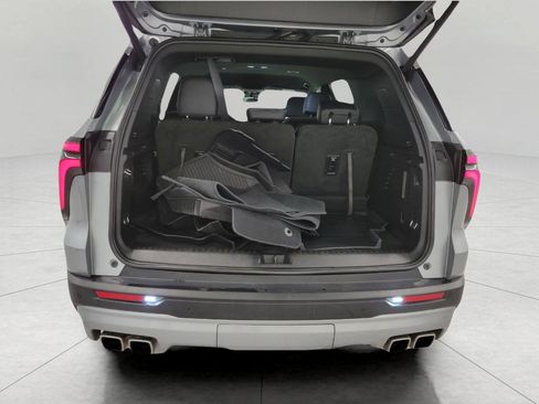 Used 2025 Chevrolet Traverse LT w/ LPO, Floor Liner Package image 16