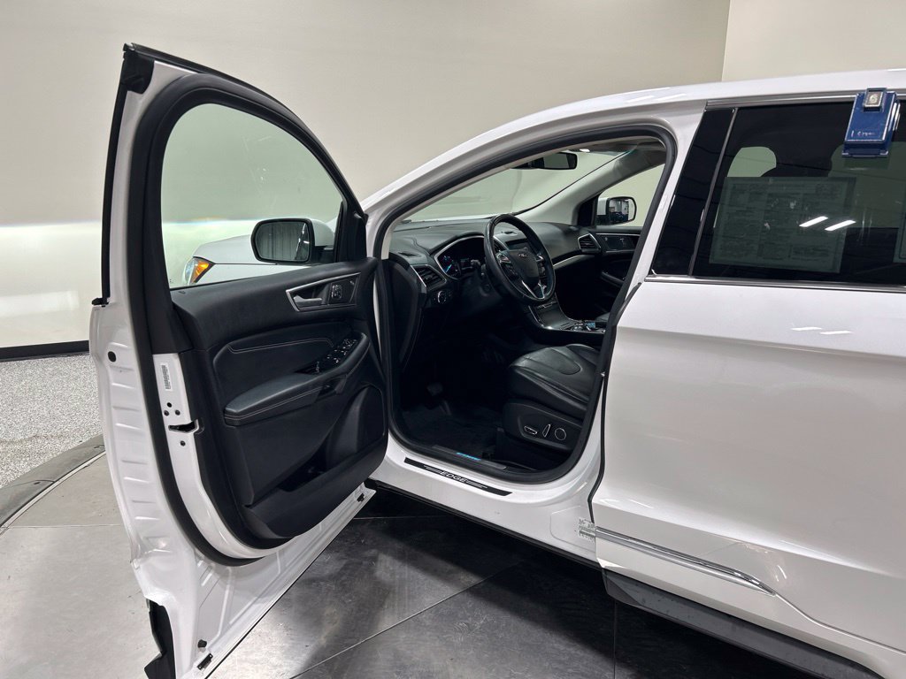 Certified 2019 Ford Edge Titanium w/ Equipment Group 301A AWD/4WD image 7