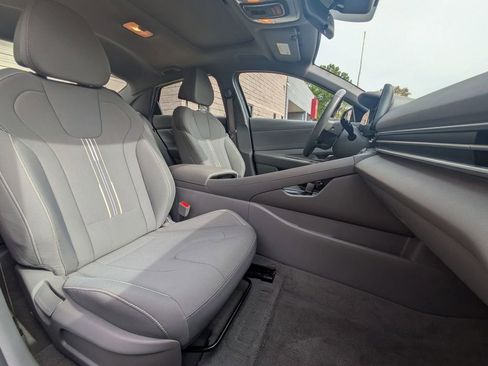 Used 2025 Hyundai Elantra SEL image 30