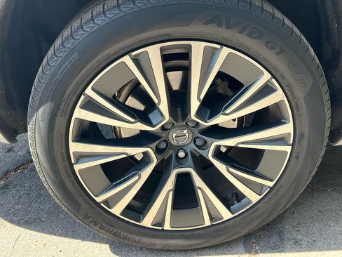 Used 2020 Volvo XC90 T5 Momentum w/ Protection Package Premier image 11