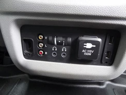 Used 2017 Honda Pilot Touring image 14