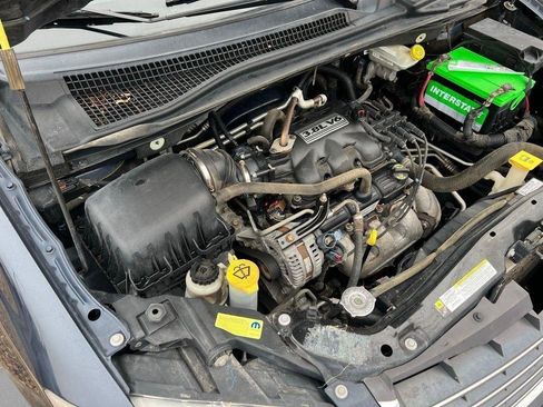 Used 2008 Chrysler Town & Country Touring image 44