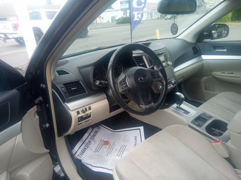 Used 2013 Subaru Outback 2.5i Premium w/ All-Weather Pkg image 8