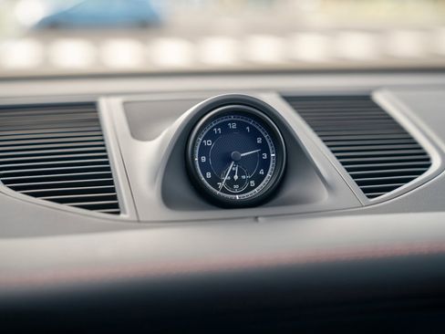 Used 2025 Porsche Macan image 17