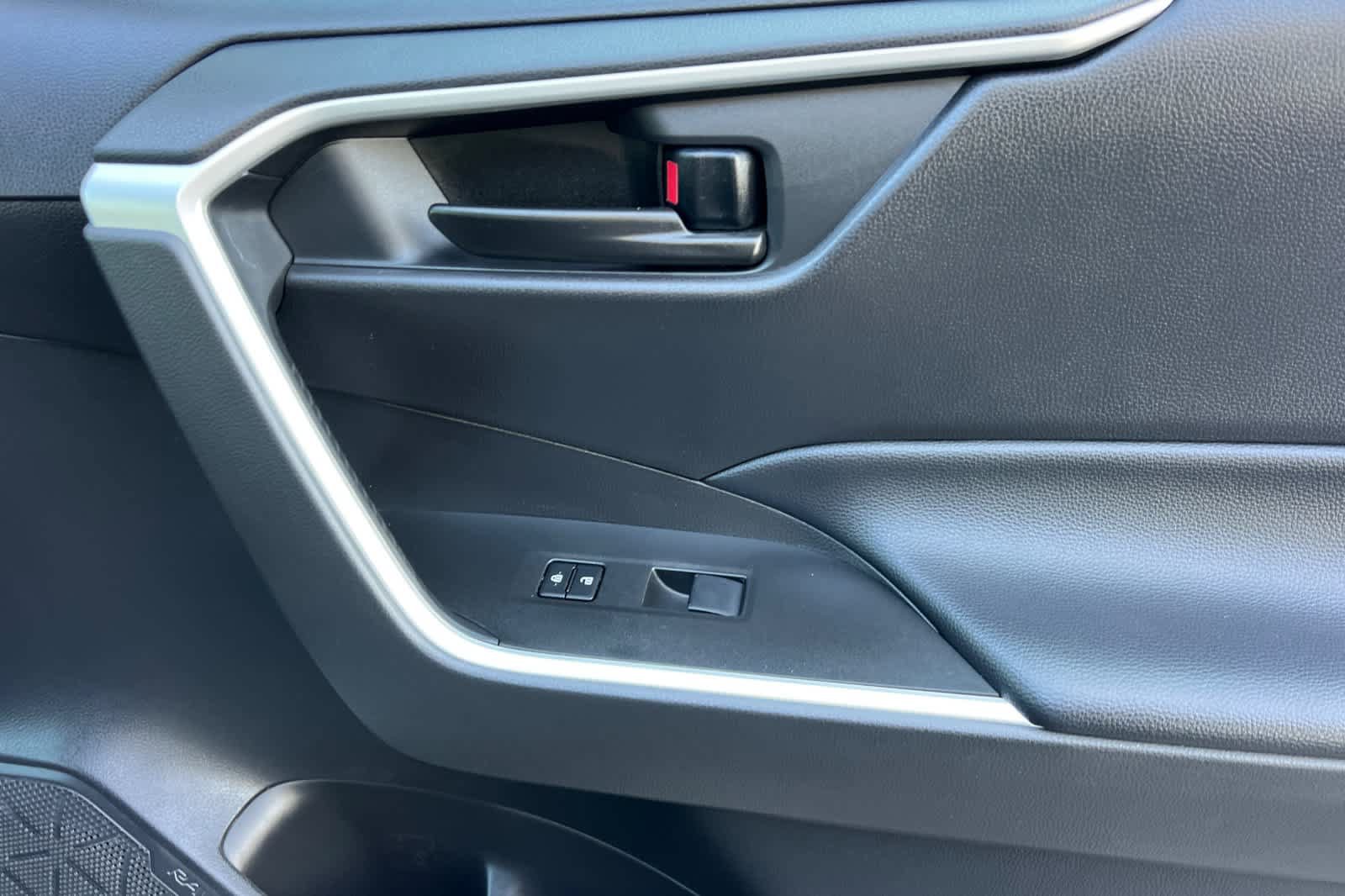 Certified 2025 Toyota RAV4 LE AWD/4WD image 19