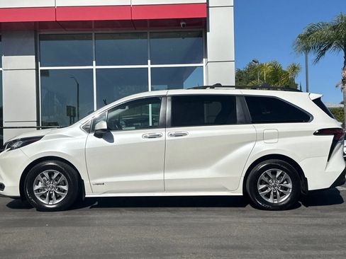 Used 2021 Toyota Sienna XLE w/ XLE Plus Package image 8