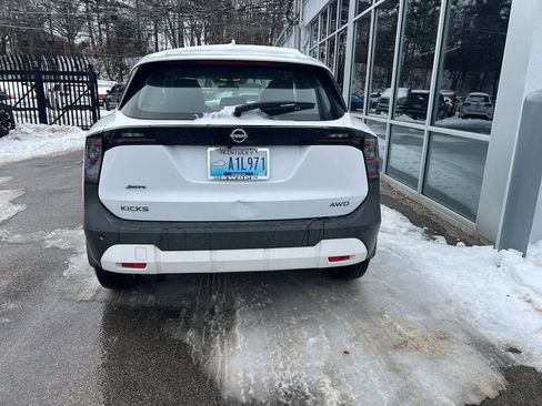 Used 2025 Nissan Kicks S w/ Charging Package image 8