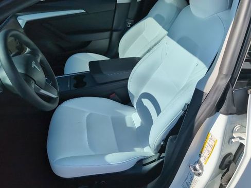 Used 2022 Tesla Model 3 Performance image 9