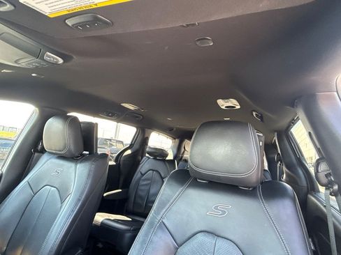Used 2019 Chrysler Pacifica Touring-L Plus w/ Advanced Safetytec Group FWD image 25