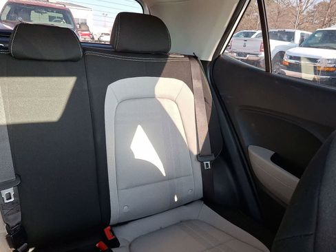 Used 2024 Hyundai Venue SEL image 15