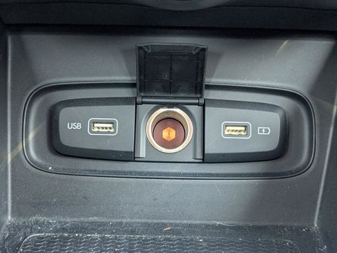 Used 2022 Hyundai Venue Limited FWD image 35