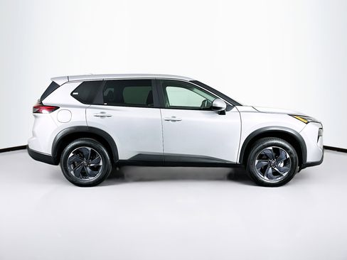 Used 2025 Nissan Rogue SV image 10