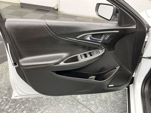 Used 2017 Chevrolet Malibu LT w/ Leather Package FWD image 6