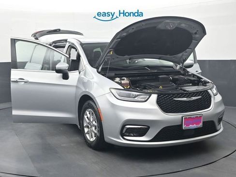 Used 2023 Chrysler Pacifica Touring-L FWD image 36