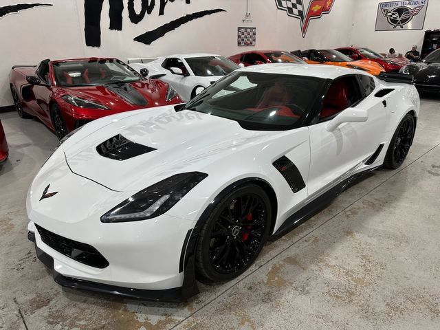 Used 2015 Chevrolet Corvette Z06 w/ 3LZ Preferred Equipment Group RWD image 29