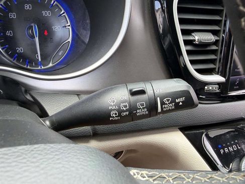 Used 2022 Chrysler Pacifica Touring-L FWD image 30