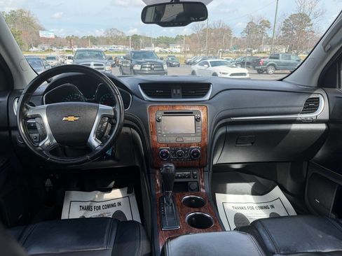 Used 2013 Chevrolet Traverse LT image 23