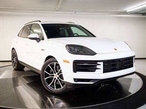Used 2026 Porsche Cayenne E-Hybrid AWD/4WD image 8