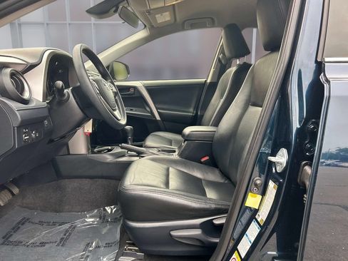 Used 2018 Toyota RAV4 LE AWD/4WD image 15