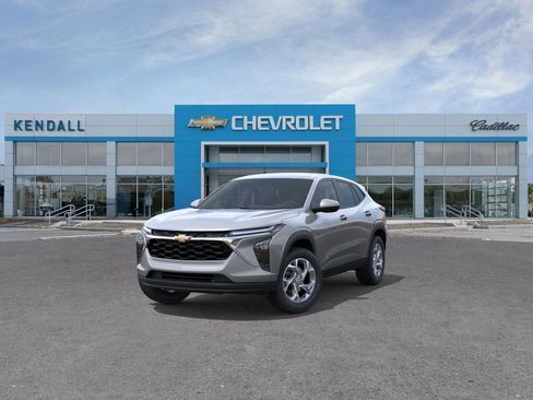 New 2026 Chevrolet Trax LS w/ LS Convenience Package FWD image 8