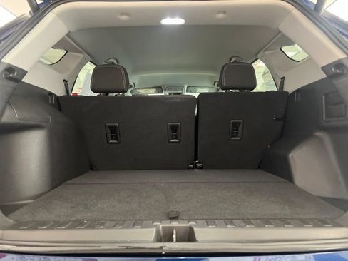 Used 2022 GMC Terrain SLE w/ Driver Convenience Package FWD image 8