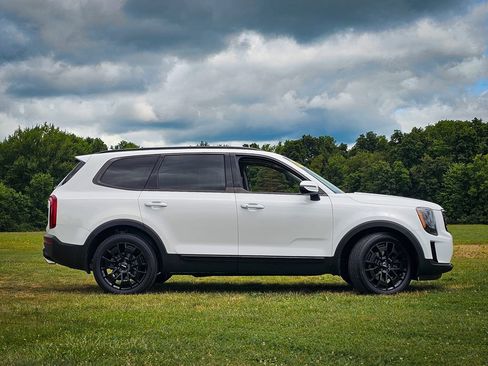 Used 2022 Kia Telluride EX w/ EX Premium Package AWD/4WD image 2