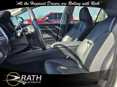 Used 2023 Toyota Camry SE image 12