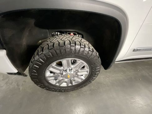 Used 2024 Chevrolet Silverado 2500 High Country w/ Technology Package image 34