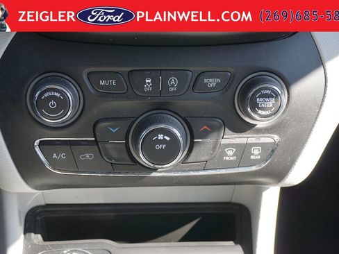 Used 2021 Jeep Cherokee Latitude Plus AWD/4WD image 21