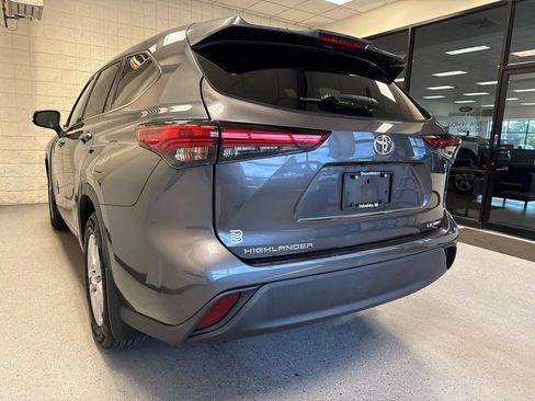 Used 2021 Toyota Highlander LE AWD/4WD image 41