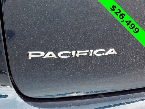 Certified 2024 Chrysler Pacifica Touring-L image 31