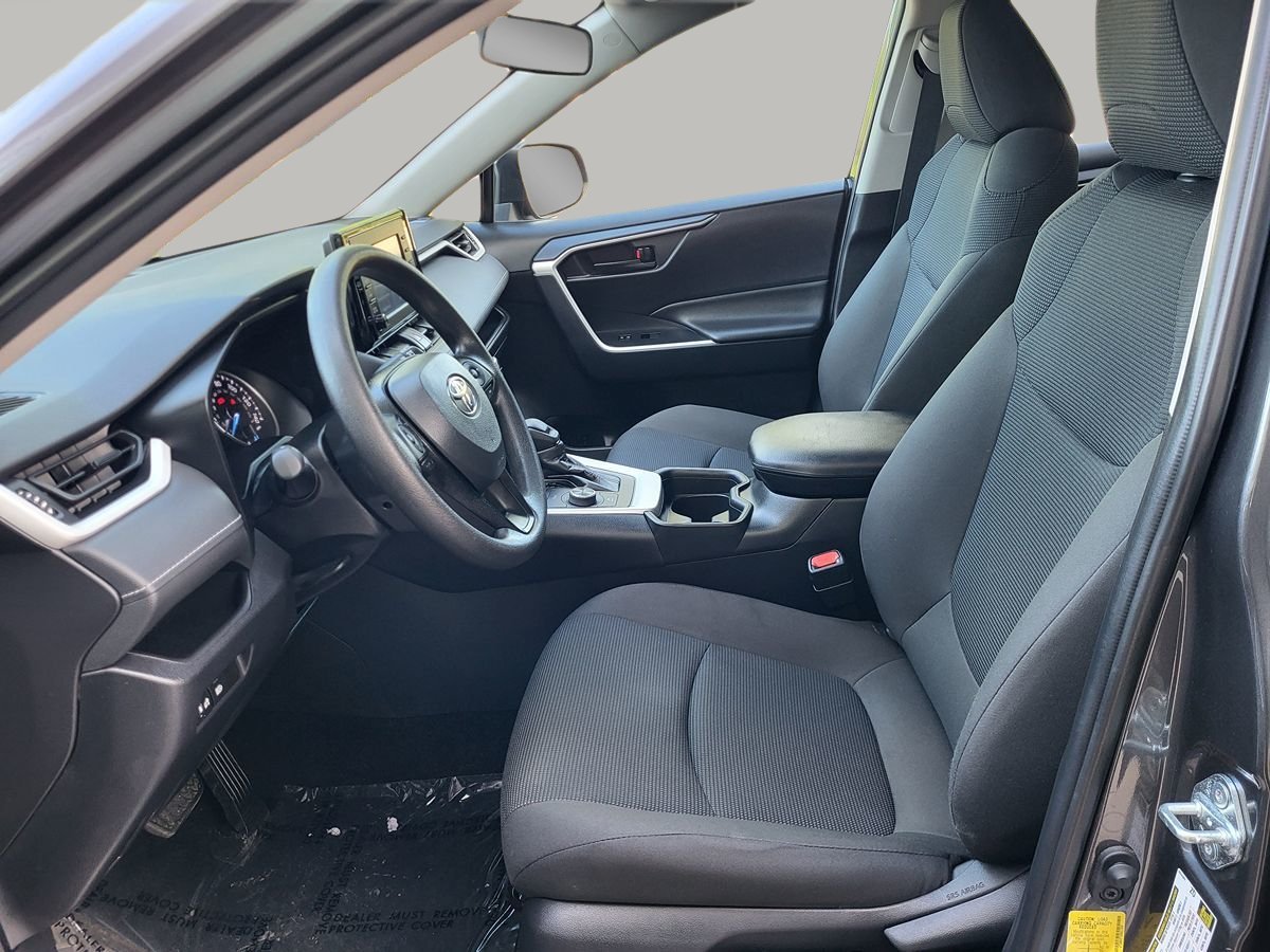 Used 2021 Toyota RAV4 LE AWD/4WD image 16