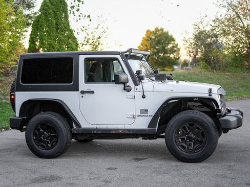 Used 2015 Jeep Wrangler Sport image 4