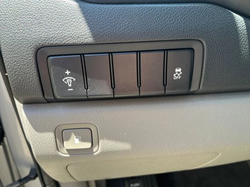 Used 2019 Kia Sedona LX FWD image 15