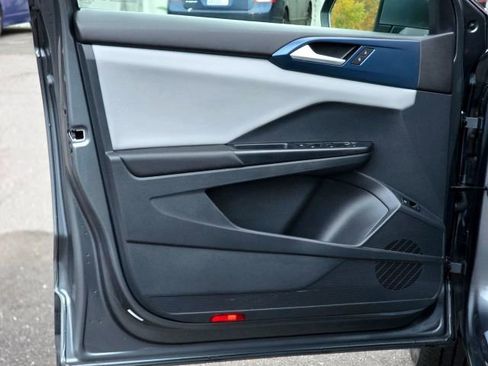 Used 2023 Volkswagen Taos SE w/ Panoramic Sunroof Package image 24