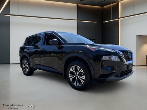 Used 2021 Nissan Rogue SV FWD image 3