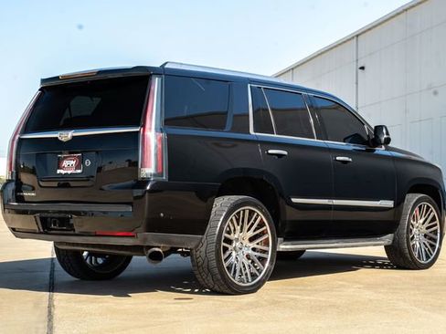 Used 2018 Cadillac Escalade Luxury image 8