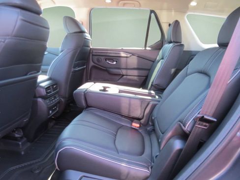 Used 2025 Honda Pilot Elite image 18