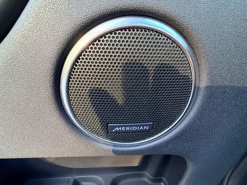 Used 2020 Land Rover Discovery Sport SE image 33