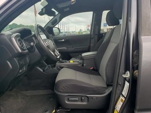 Used 2022 Toyota Tacoma TRD Sport AWD/4WD image 10