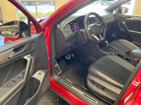 Used 2024 Volkswagen Tiguan SE R-Line AWD/4WD image 9