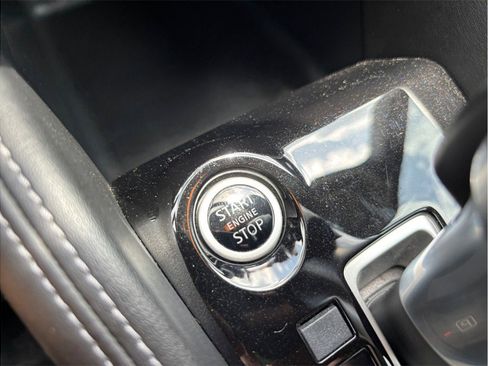 Used 2019 Nissan Kicks S FWD image 21